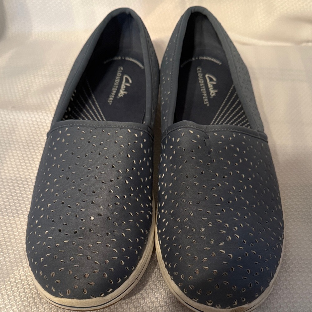 Clarks Cloudsteppers Women 10 Navy Blue Perforated Slip On Sneakers 261772154075